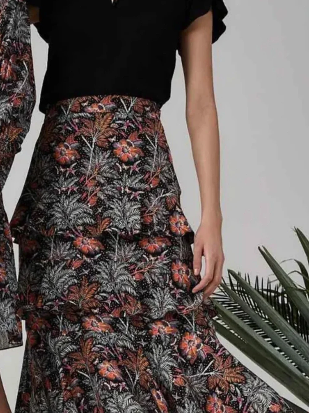 Luxury Charlotte Brody Cascade Ruffle Skirt Black Desert Oasis 100% Silk Size 8